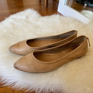 Cute leather Frye flats